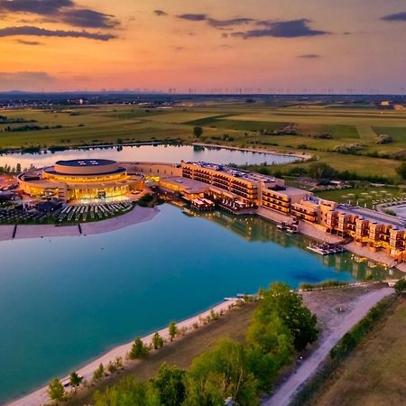 St. Martins Therme & Lodge Frauenkirchen Esterno foto