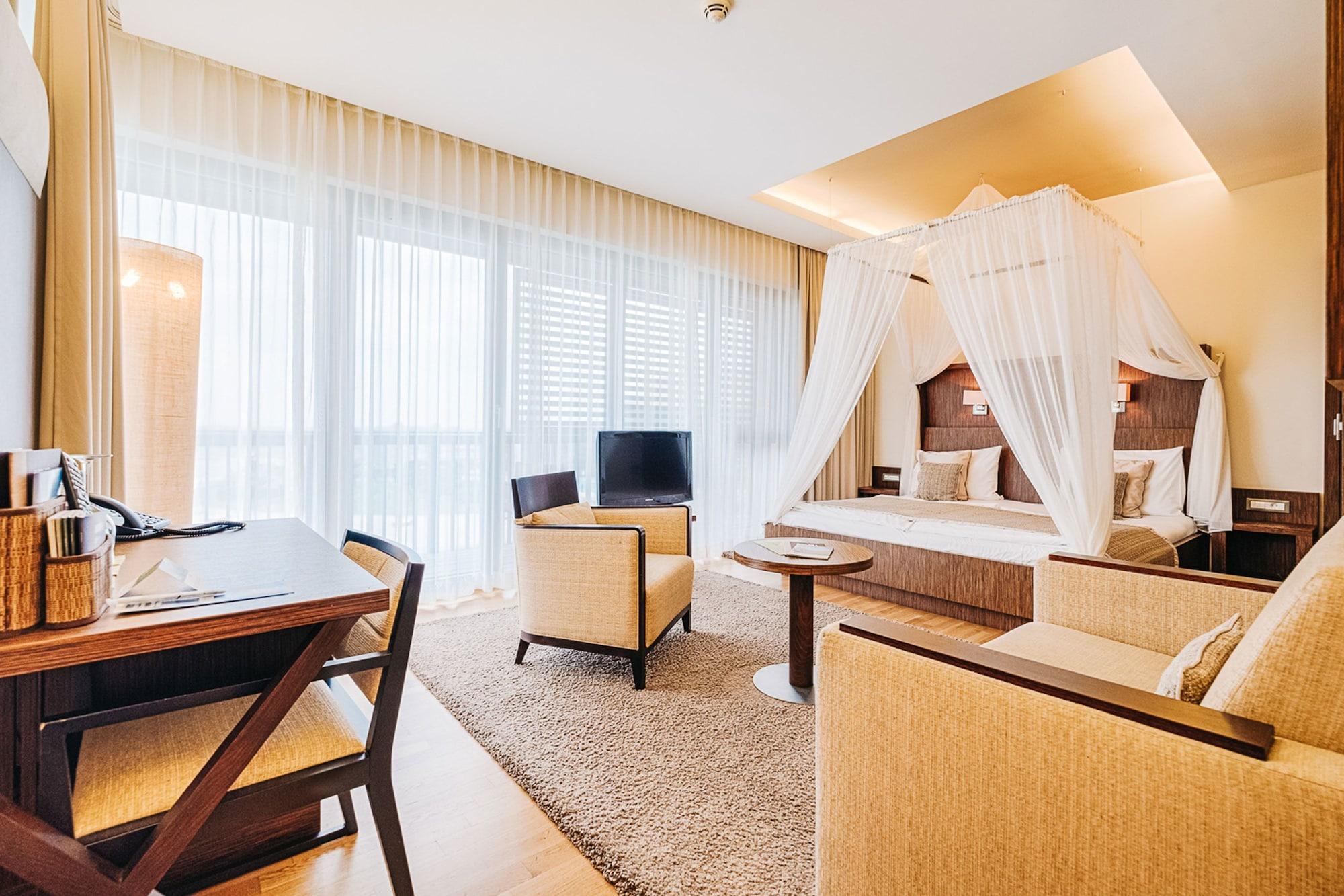 St. Martins Therme & Lodge Frauenkirchen Esterno foto