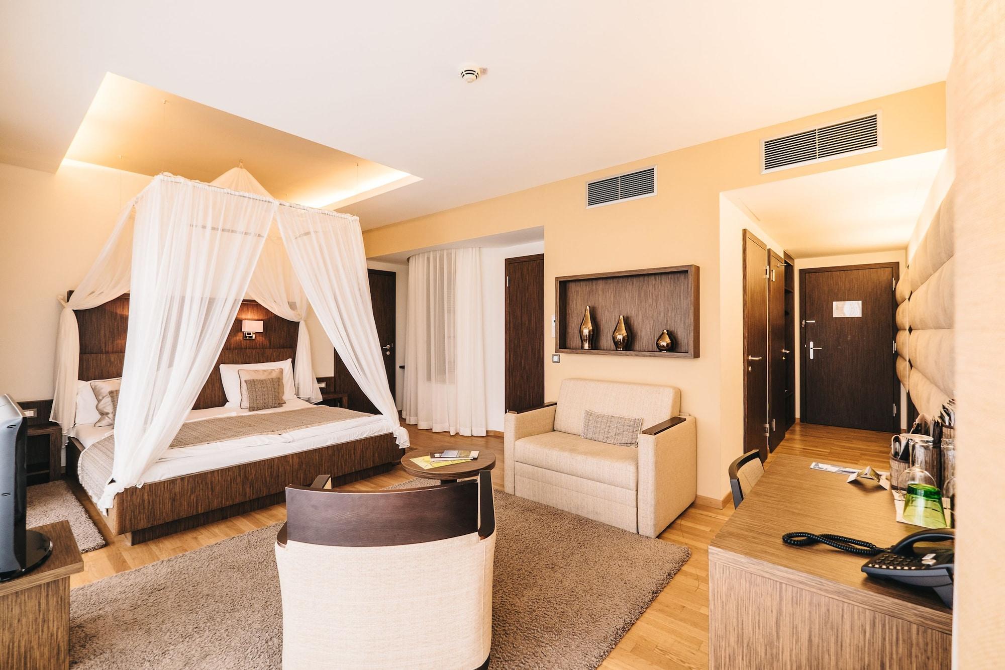 St. Martins Therme & Lodge Frauenkirchen Esterno foto
