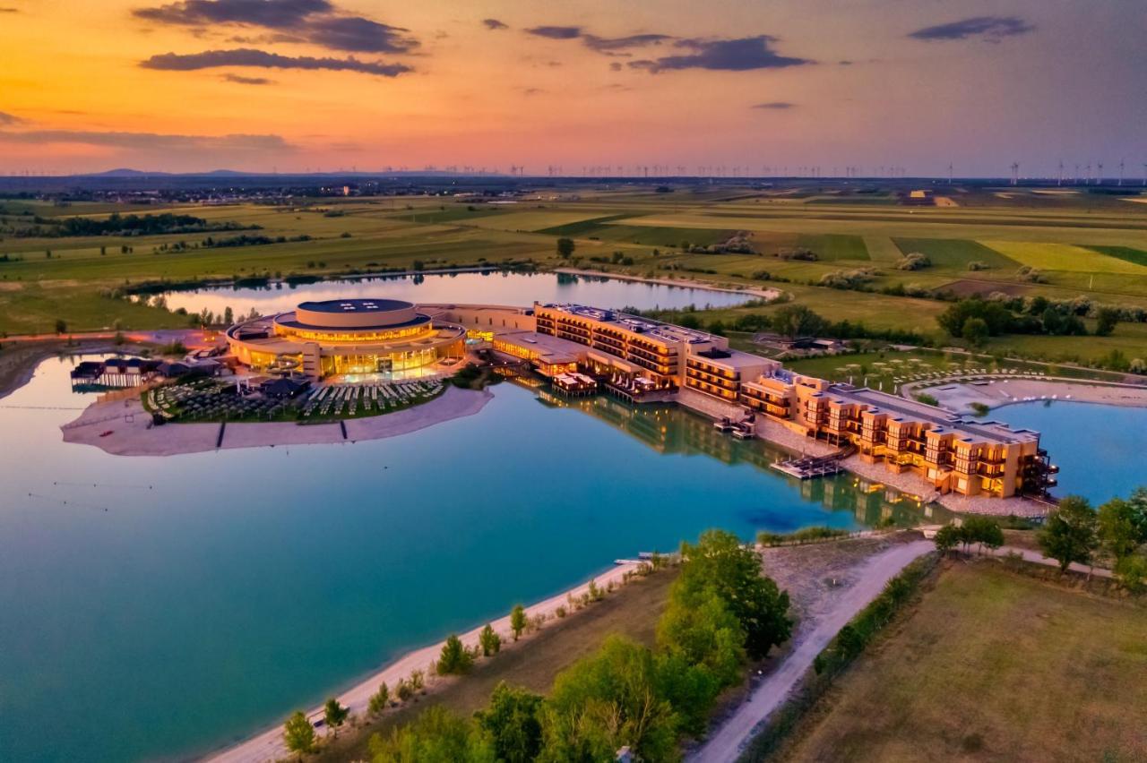 St. Martins Therme & Lodge Frauenkirchen Esterno foto
