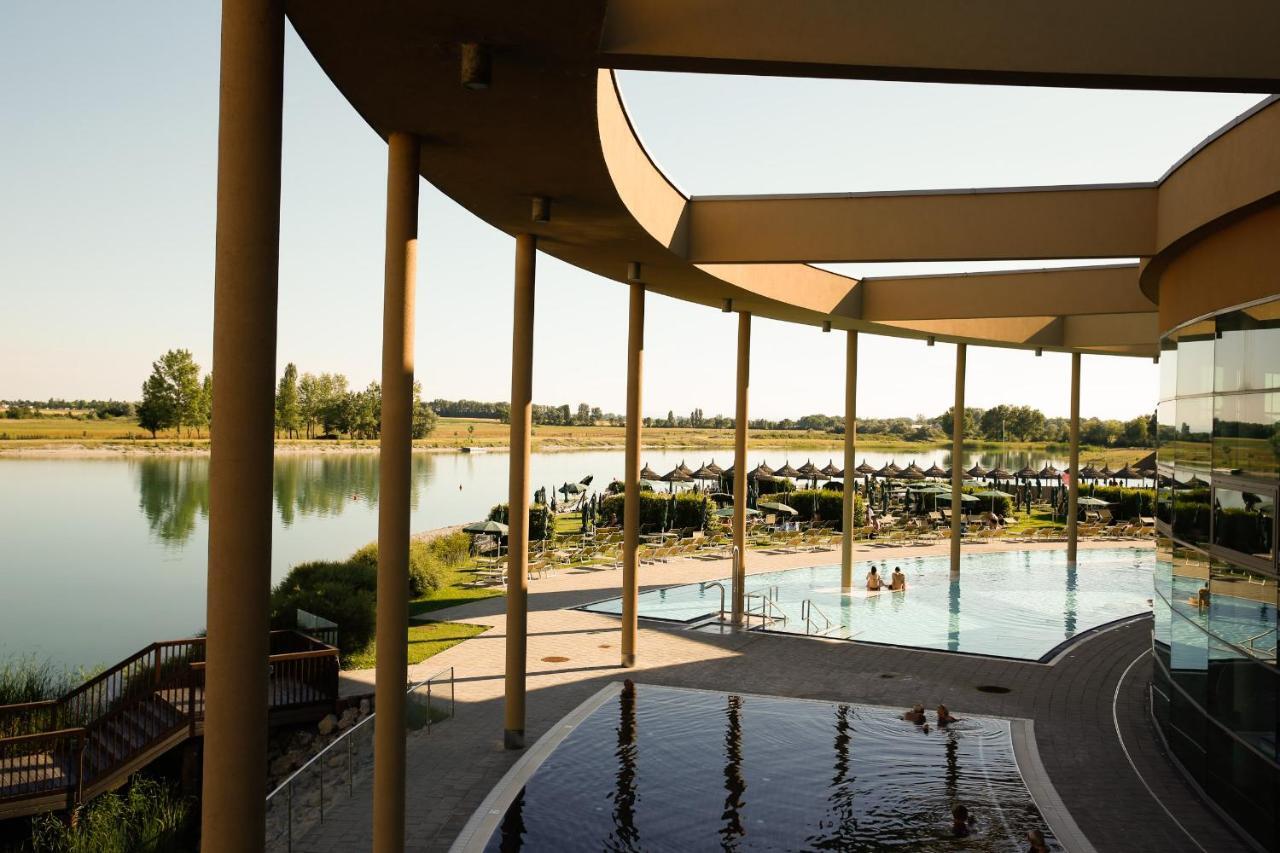 St. Martins Therme & Lodge Frauenkirchen Esterno foto